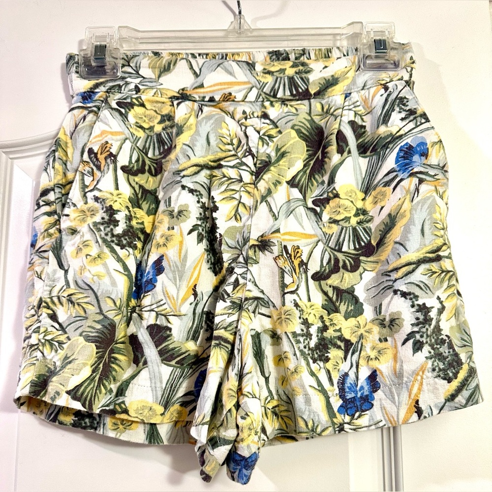 Abercrombie & Fitch women’s Floral Print Women's Shorts with front pockets